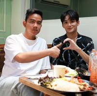 Belakangan Zayyan mencuri atensi karena muncul dalam unggahan Twitter Walikota Solo dan putra sulung Presiden Joko Widodo, Gibran Rakabuming. Ternyata keduanya bertemu saat Gibran datang ke Korea Selatan. Foto: Instagram