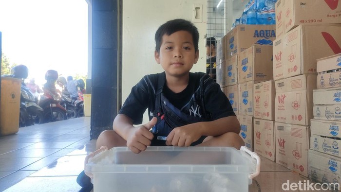 Nazwar Mutaqin, bocah penjual cilok yang viral di Garut