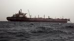 Penampakan Kapal Tanker yang Membusuk di Laut Merah