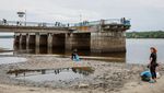 Penampakan Sungai Dnipro yang Surut Akibat Bendungan Kakhovka Rusak
