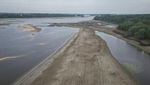 Penampakan Sungai Dnipro yang Surut Akibat Bendungan Kakhovka Rusak