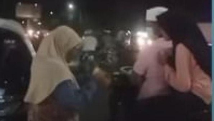 Pengemis wanita di Makassar.