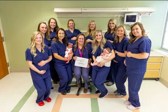 Perawat NICU of Riverside Regional Medical Center Hamil Bersamaan