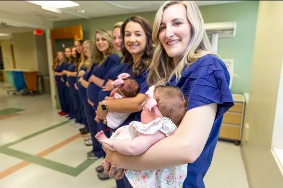 Perawat NICU of Riverside Regional Medical Center Hamil Bersamaan