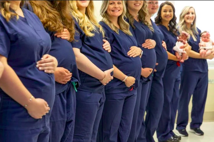 Perawat NICU of Riverside Regional Medical Center Hamil Bersamaan