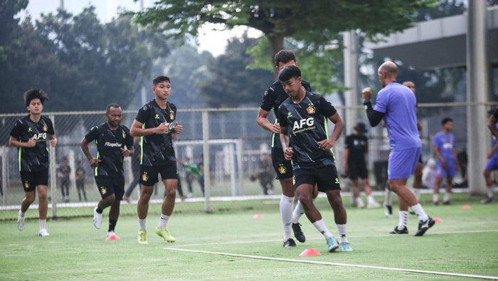 Persik Kediri akan menghadapi Madura United dalam laga uji coba