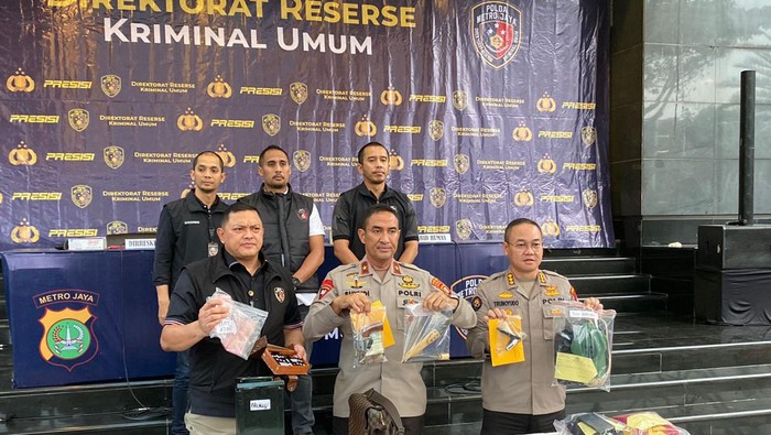 Polda Metro Jaya merilis kasus judi di Jl Dwiwarna, Sawah Besar, Jakarta Pusat.