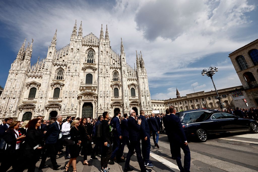 A pallbearer holds a portrait of former Italian Prime Minister Silvio Berlusconi while walking in front of the coffin during his state funeral at the Duomo Cathedral, in Milan, Italy June 14, 2023. REUTERS/Yara Nardi
