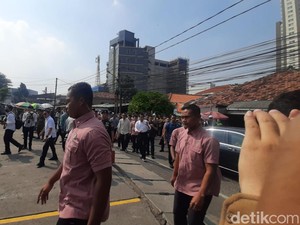 Ditemani Heru Budi, Jokowi Tinjau Pasar Menteng Pulo Jaksel