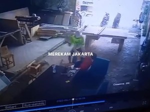 Pria di Jaksel Kepruk Kepala Teman Pakai Batu, Alasannya Sepele