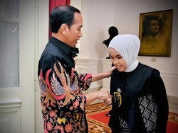 7 Gaya Hijab Putri Ariani, Penyanyi yang Dipuji Simon Cowell Hingga Jokowi