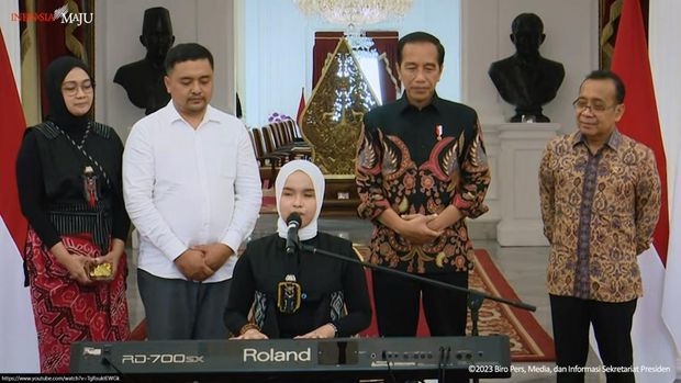 Putri Ariani nanyi di istana.