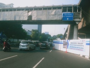 Ada Perbaikan Halte TransJ, 1 Jalur ke Arah Flyover Slipi Tak Bisa Dilintasi