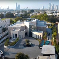 Inilah bagian depan rumah mewah di Dubai yang dijual untuk para crazy rich. Rumah dengan nama Villa Amara ini dijual seharga US$ 48.000.000 atau sekitar Rp 717 miliar. Foto: Dok. YouTube Luxe List