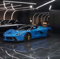 Dan masih di area basement ada garasi luas yang desainnya disebut bak garasi di film Batman. Foto: Dok. YouTube Luxe List