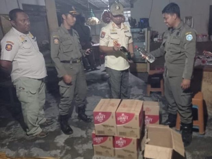 Satpol PP Lamongan Amankan Ratusan Liter Miras Berbagai Jenis