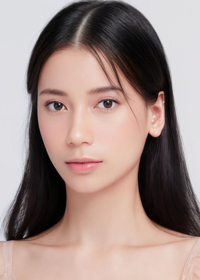 Sabrina takjub karena wajahnya yang keturunan Timur Tengah dan Batak menjadi seperti bintang Korea. Foto: Instagram/@sabrinachairunnisa