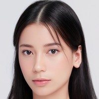 Sabrina takjub karena wajahnya yang keturunan Timur Tengah dan Batak menjadi seperti bintang Korea. Foto: Instagram/@sabrinachairunnisa