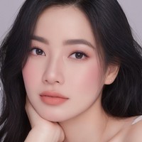 “Ikutin trend, perasaan ga ada yg mirip 🤣🤣🤣🤣🤣 gini yah kalo jd orang Korea 😝 namanya siapa kira2?” tulis Titi Kamal pada unggahan foto di Instagram. Foto: Instagram