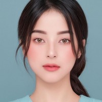 Namun ternyata menurutnya wajahnya tidak mengalami terlalu banyak perubahan dan masih jelas ciri khas wanita Arab. “Tetep arabian night ga sih kalo guvveh?!?! slide mana yg paling mirip ekeh yg beneran? wkwkwkwkwkw,” tulis beauty creator dengan 6,1 juta followers di Instagram ini. Foto: Instagram