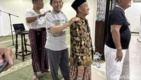 Kita pingin ada variasi kegiatan biar sehat jemaah lebih sehat mangkanya kemarin ada jemaah nanya kapan senam kapan senam ayo jemaah ingin ada kegiatan kita juga ingin jemaah ada aktivitas senam, kata dr Annta Kern, Tenaga Kesehatan Haji Kloter 13, soal ide senam pagi di hotel ini. Foto: Meliyanti Setyorini
