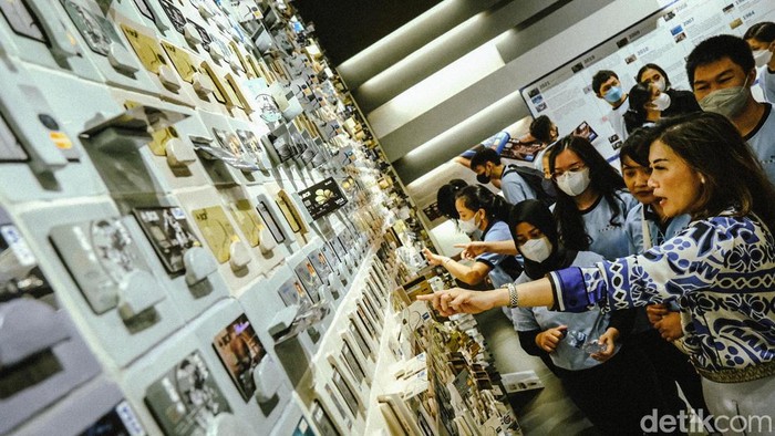 PT Bank Central Asia Tbk (BCA) mengajak 70 murid SMA Taruna Bangsa mempelajari dunia perbankan di BCA Learning Institute, Sentul City, Kabupaten Bogor, Jawa Barat, Kamis (15/6/2023). Peserta juga mendapatkan ilmu soal literasi keuangan.