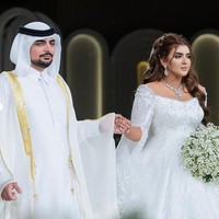 Sementara Sheikh Mana tampil dengan kandora, pakaian putih berpotongan gamis dengan turban khas pria Emirat.Foto: dok. Instagram