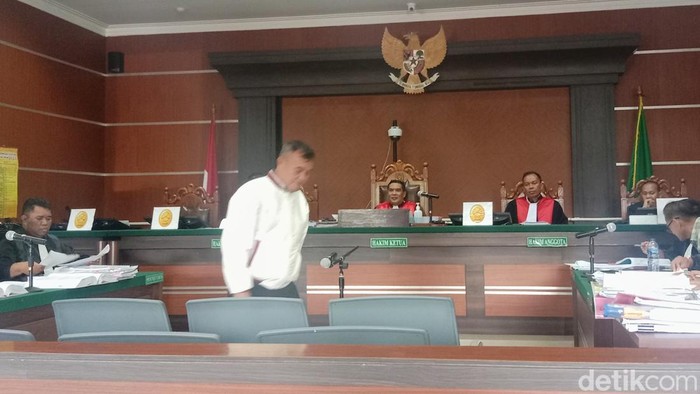 Sidang kasus korupsi PT Air Manado Rp 55 miliar.