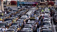 Barcelona telah memperkenalkan serangkaian aturan yang dimaksudkan untuk mengurangi jumlah pengemudi mobil pribadi yang mengangkut penumpang yang disewa melalui platform seluler dan pemilik armada untuk melindungi kepentingan layanan taksi. Tetapi pengadilan tinggi UE mengatakan pembenaran untuk pembatasan tersebut bertentangan dengan hukum UE, menurut sebuah dokumen yang dikirim oleh pengadilan.
