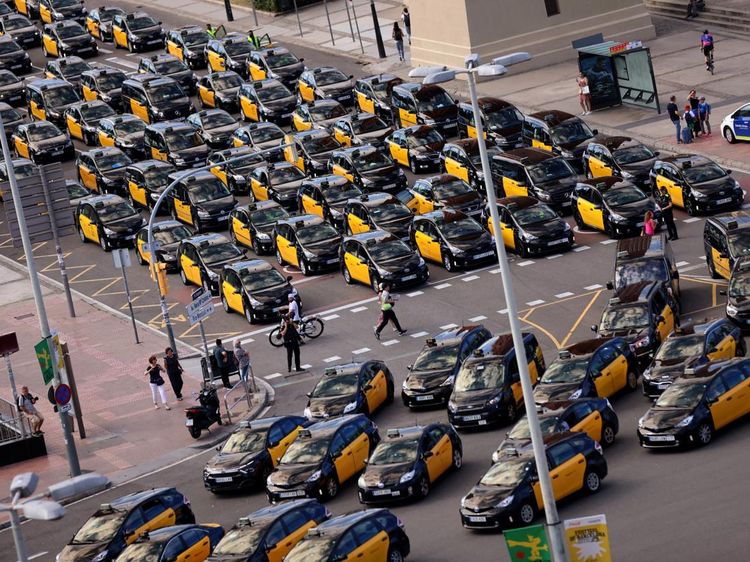 Sopir Taksi di Barcelona Demo, Protes Putusan Terkait Taksi Online