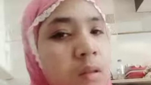 Sri Muliemi, pekerja migran Indonesia (PMI), mengeklaim dianiaya oleh orang yang mempekerjakannya di Libya. Ia dicambuk dan dipukul.