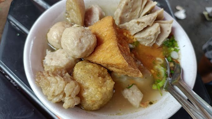 Tempat makan siang di belakang Mal GI