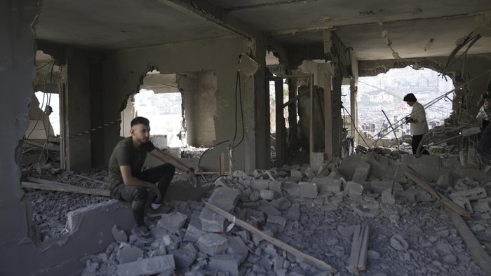 Tentara Israel Kembali Hancurkan Rumah di Palestina, Begini Penampakannya Pasukan tentara Israel kembali menghancurkan rumah di Palestina. Kali ini di kawasan Nablus. Begini penampakannya.