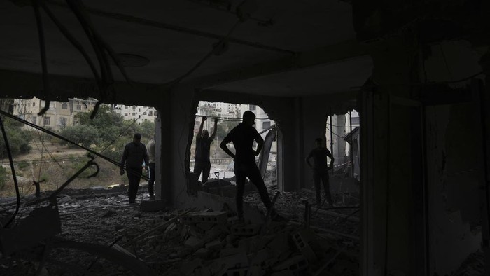 Tentara Israel Kembali Hancurkan Rumah di Palestina, Begini Penampakannya Pasukan tentara Israel kembali menghancurkan rumah di Palestina. Kali ini di kawasan Nablus. Begini penampakannya.