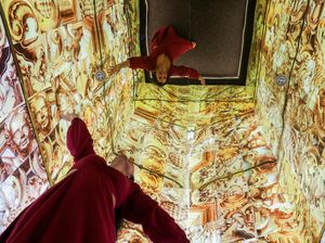 Terpukau Keajaiban Alam di Pameran Digital Instalasi Cermin