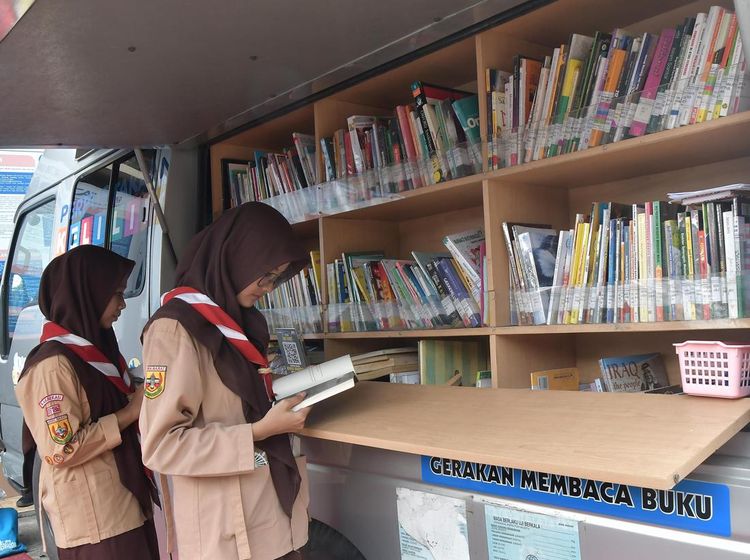 Tingkatkan Budaya Literasi, Pelajar Bisa Membaca di Perpustakaan Keliling