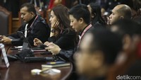 Sebagaimana diketahui, gugatan dengan nomor perkara 114/PUU-XX/2022 itu didaftarkan oleh 6 orang pada 14 November 2022. Mereka berharap MK mengembalikan ke sistem proporsional tertutup.  