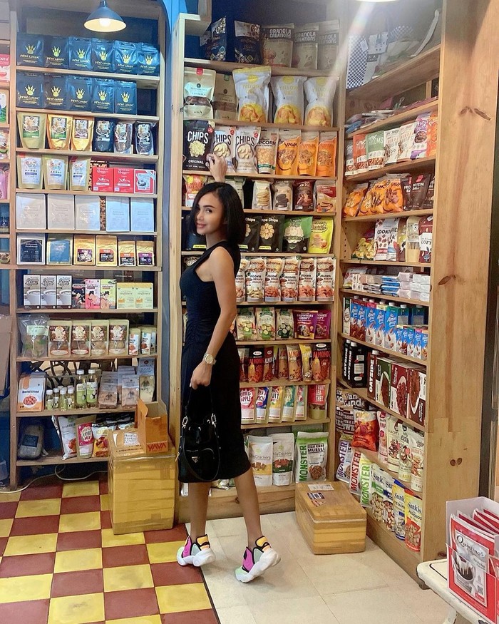 Yuni Shara