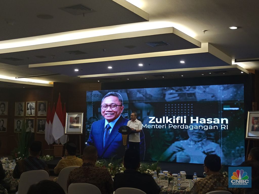 Zulkifli Hasan Luncurkan Buku