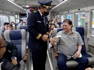 Naik KA ke Cirebon, Airlangga Mau Cek Langsung Aktivitas Ekonomi Warga