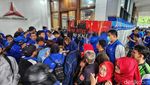 Aksi Cap Jempol Darah Tolak Moeldoko dan Loyal ke AHY