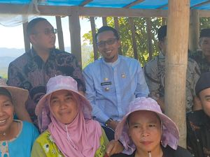 Andre Rosiade Dicurhati Emak-emak Tanah Datar: Puluhan Tahun Hidup Tanpa Listrik