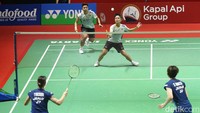 Gim pertama Apri/Fadia kalah 13-21.