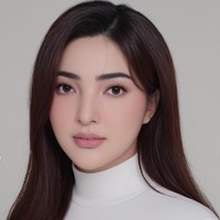 Ashanty mengunggah beberapa foto hasil editan AI. Tapi dia justru disebut mirip artis China. “Bunda mirip bintang drama cina xu lai….” komentar netizen. Foto: Instagram
