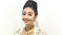 Kabar buruk datang dari komedian dan aktris Asri Welas yang anak keduanya sakit. Sang anak bahkan sampai harus dilarikan ke ICU. Foto: Instagram @asri_welas