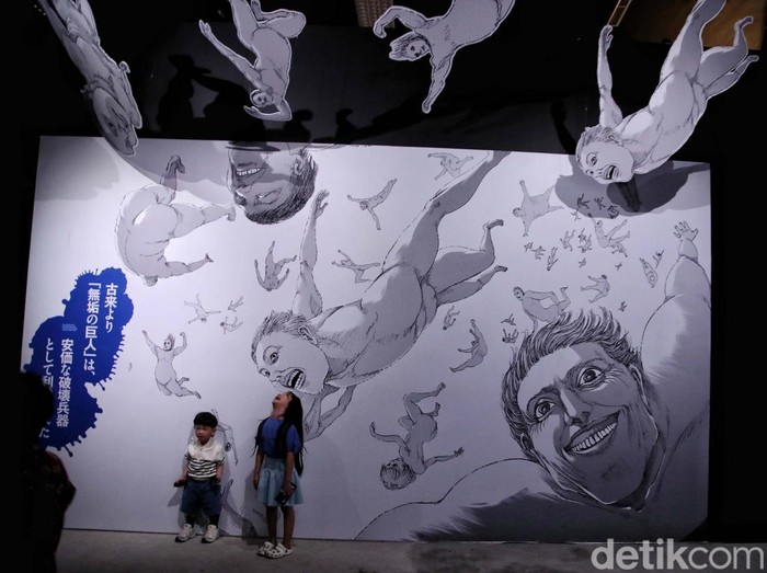 Pameran dari film animasi dan manga Jepang Attack onf Titan : Final Exhibition digelar di Galeri Tower AKR, West P2, Kebon Jeruk, Jakarta. Yuk kita lihat.