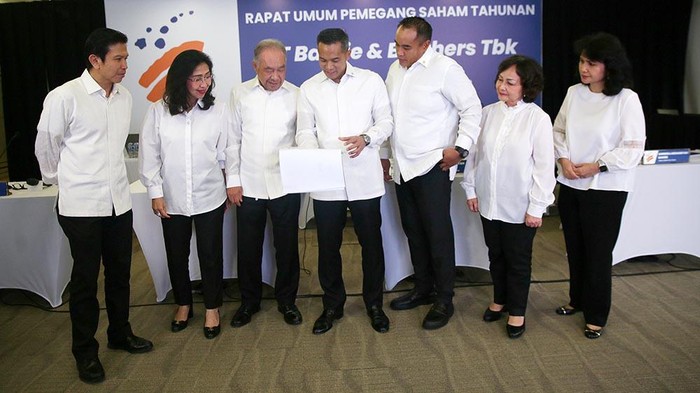 Bakrie & Brothers Raih Pendapatan Rp 3,62 Triliun PT Bakrie & Brothers Tbk menorehkan kinerja keuangan menggembirakan sepanjang 2022 lalu dengan meraih pendapatan bersih sebesar Rp 3,62 triliun di sepanjang tahun 2022, tumbuh sebesar 51,52 persen dibandingkan tahun sebelumnya yang tercatat sebesar Rp2,39 triliun.