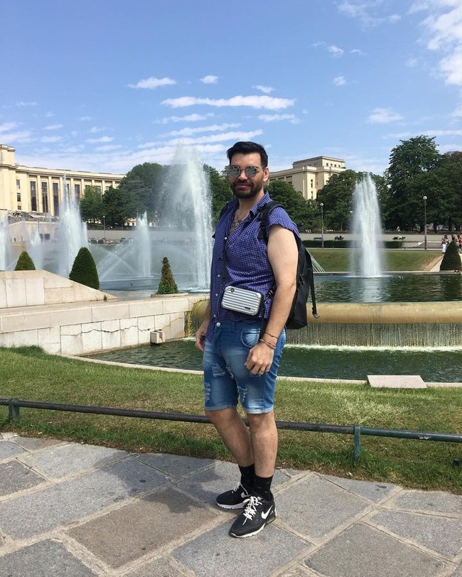 Pria yang pernah jadi bintang reality show Cuestion de Peso itu juga pernah kesakitan ketika menginjeksikan oli pada alisnya. Entah untuk apa gunanya, tapi hal tersebut langsung membuat matanya berair dan hampir meninggalkan luka seumur hidup.Foto: Instagram Fran Mariano