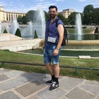 Pria yang pernah jadi bintang reality show Cuestion de Peso itu juga pernah kesakitan ketika menginjeksikan oli pada alisnya. Entah untuk apa gunanya, tapi hal tersebut langsung membuat matanya berair dan hampir meninggalkan luka seumur hidup.Foto: Instagram Fran Mariano