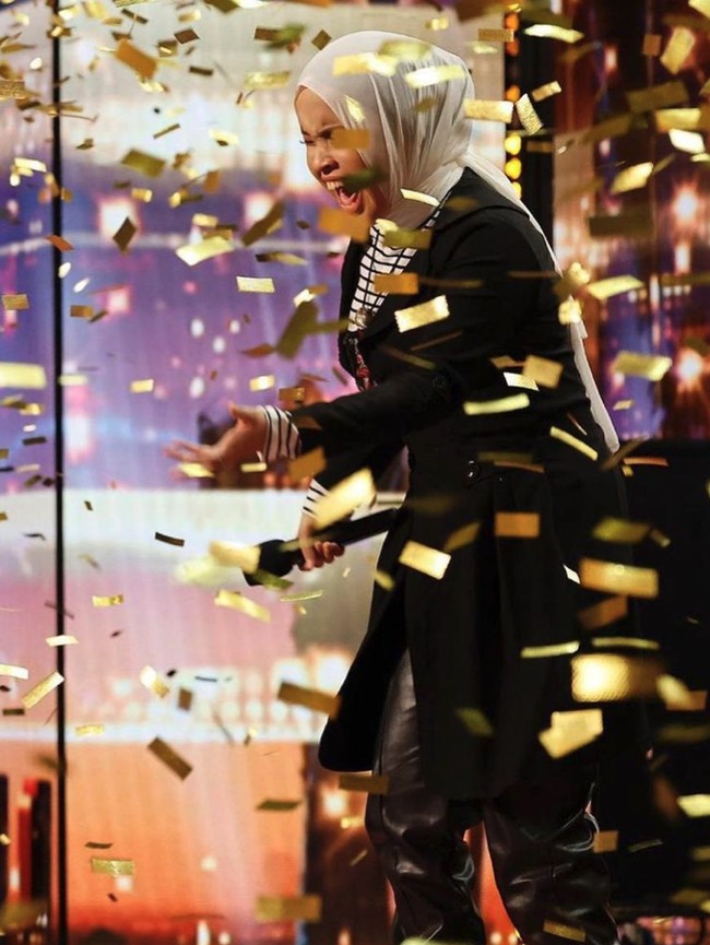 Dengan suara emasnya, Putri Ariani berhasil mendapatkan golden buzzer dari Simon Cowell di AGT. Kini ia juga mendapat pujian dari Jokowi. Foto: Instagram